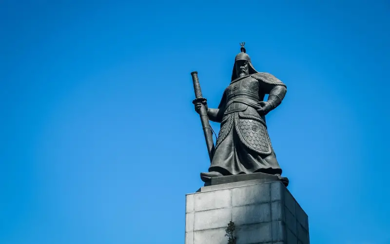 张馨予将画送给了一位老公光荣牺牲的警嫂，发文安慰：愿一切安好