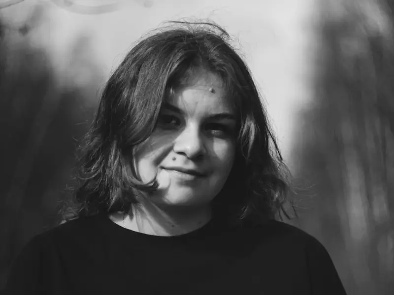 郑爽新剧开播，坏情绪爆发频上热搜：女人不努力，好运也救不了你