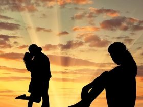 丈夫出轨后要不要告诉家里人(老公出轨要不要告诉娘家人)