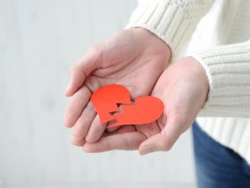 有婚外情男人的悲惨下场(已婚男出轨后的悲惨人生)