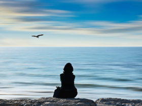 婚外情小三主动退出男人心理(婚外情暴露男人会怎么对待小三)